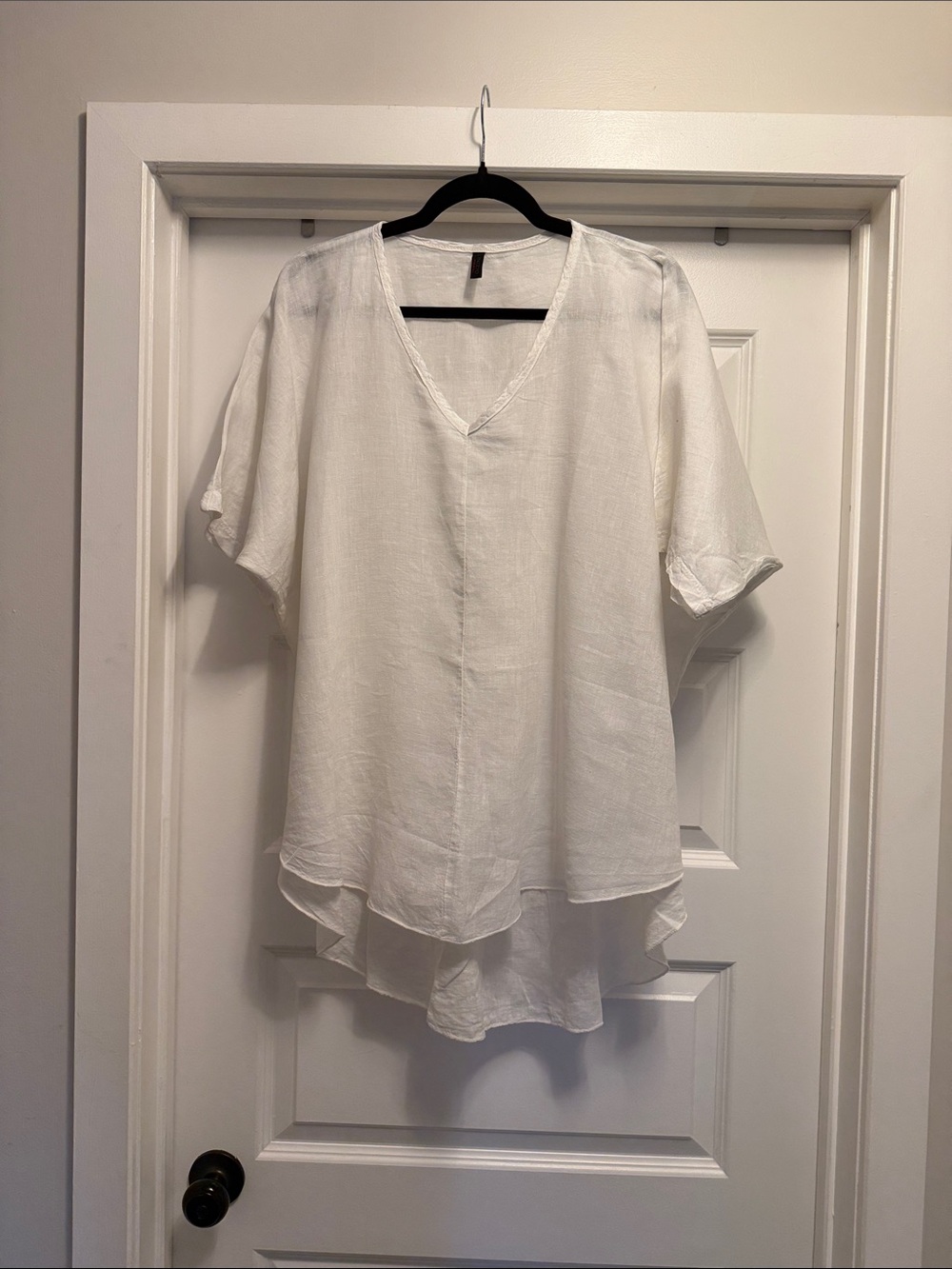 Inizio linen Women's White V-Neck Flowy Top